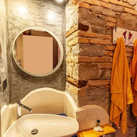Sky Nido- Appartamento Mansardato In Centro Storico Triëst Buitenkant foto